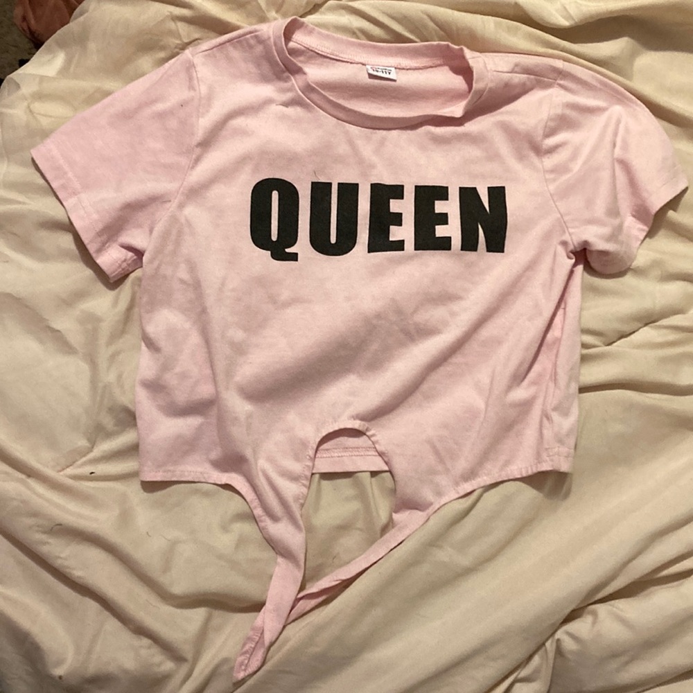 pink shirt “queen”